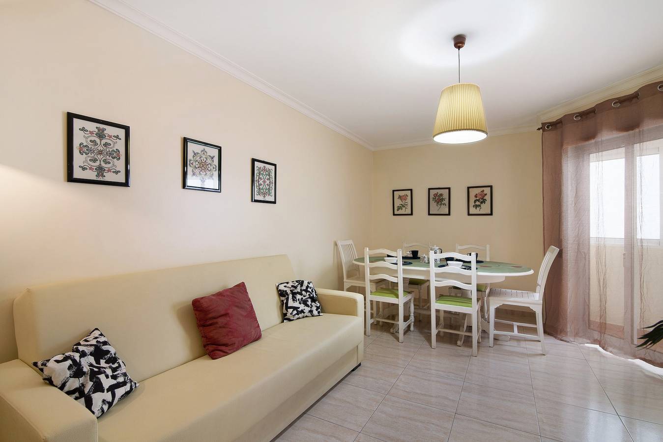 Apartamento inteiro, Apartamento "Beija Flor" com Varanda Privada, Wi-Fi & A/C in Monte Gordo, Distrito de Faro