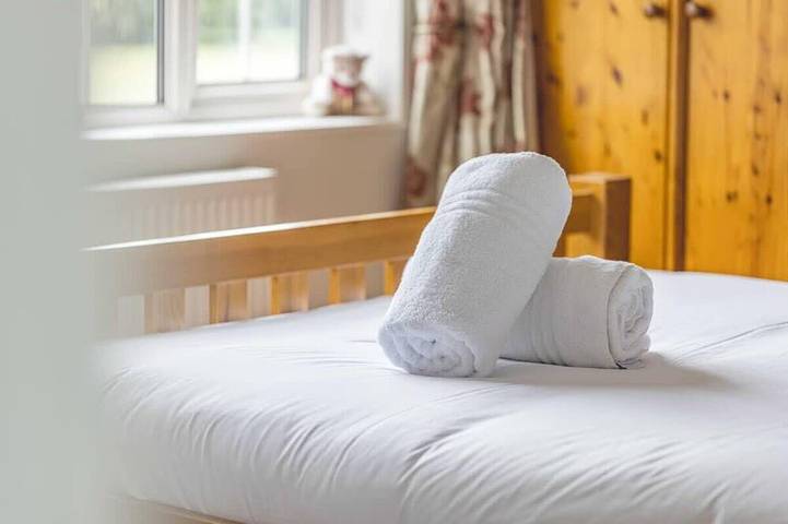 3-Bed Home- Parking & Large Garden By Tempstay in Windsor, Berkshire