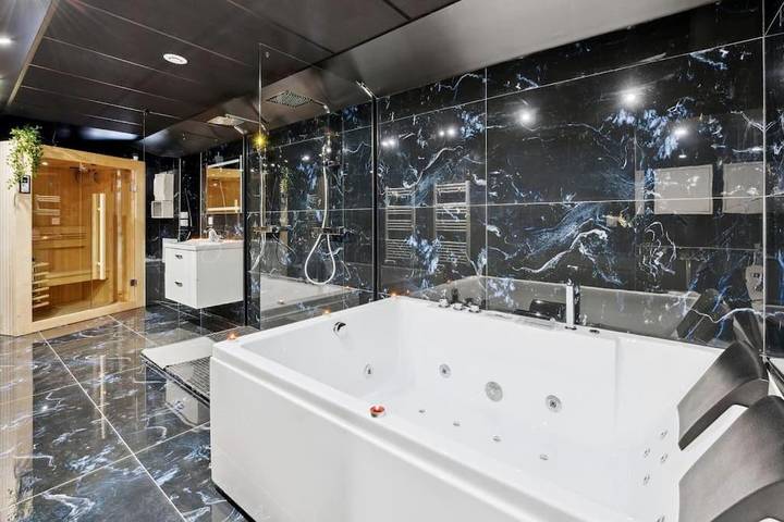 Location de vacances pour 2 personnes, avec Jacuzzi et Sauna à Corbeil-Essonnes