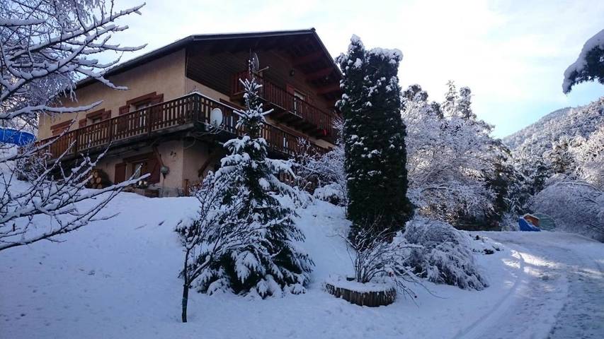Chambre d’hôte pour 3 personnes, avec vue et jardin à Enchastrayes