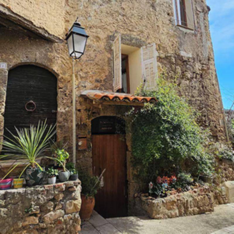 Gîte au bord de la rivière avec WiFi, linge de maison, à 200 m d'un restaurant in Villecroze, Région de Draguignan