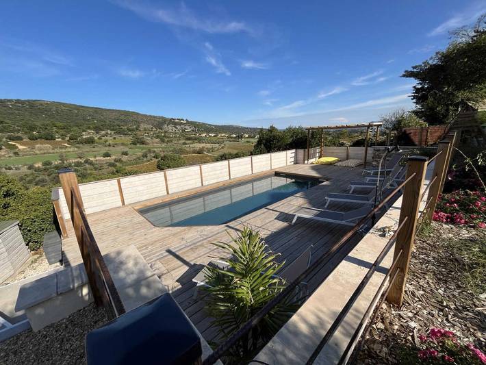 Gîte pour 8 personnes, avec Jacuzzi et Terrasse ainsi que Jardin et Piscine