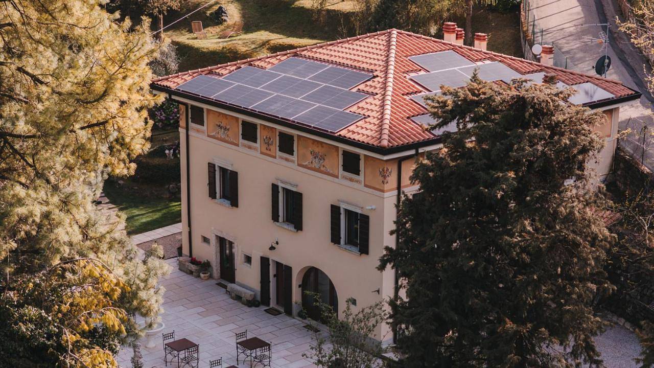 Deluxe Double Room in Costermano sul Garda, Garda Mountains