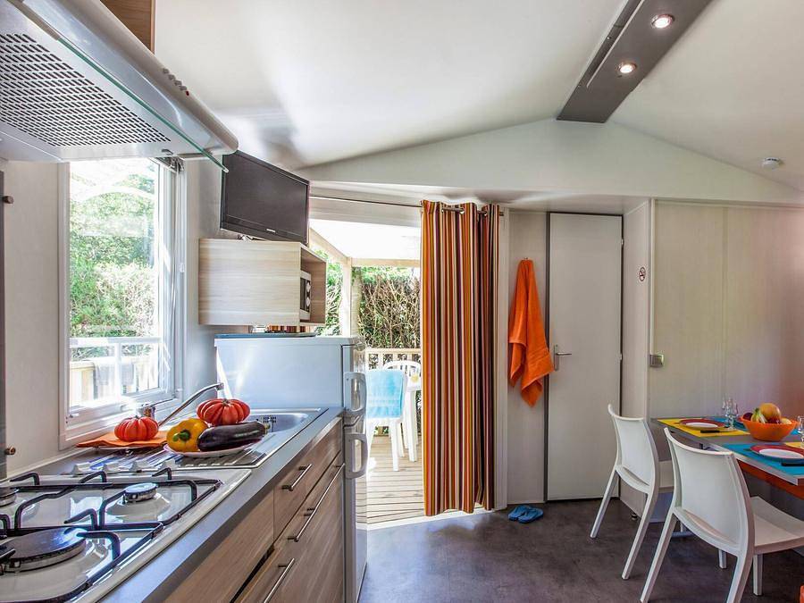 Camping Port de Plaisance - Mobilhome 5 personnes - Mobil-home | Classic | 2 Ch. | 5 Pers. | Terrasse simple | 1 Sdb | Tv in Clohars-Fouesnant, Région de Quimper