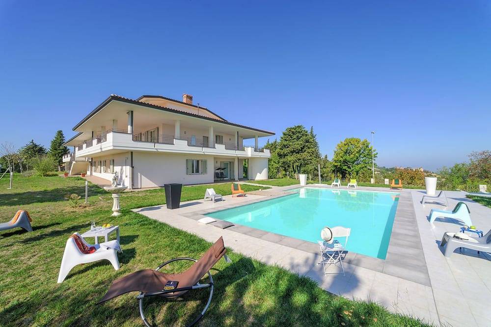 Grote villa in Tavullia in Tavullia, Pesaro-Urbino