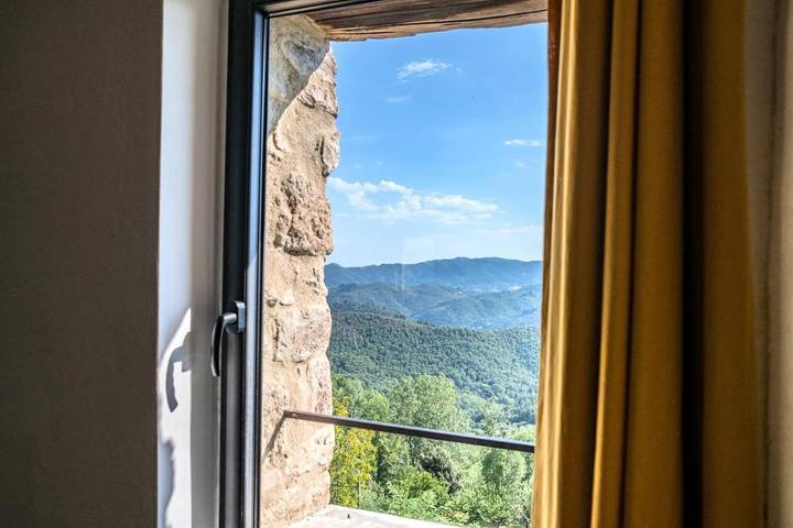 Gîte pour 4 personnes, avec Terrasse et Jardin ainsi que Piscine et Vue à Chirols