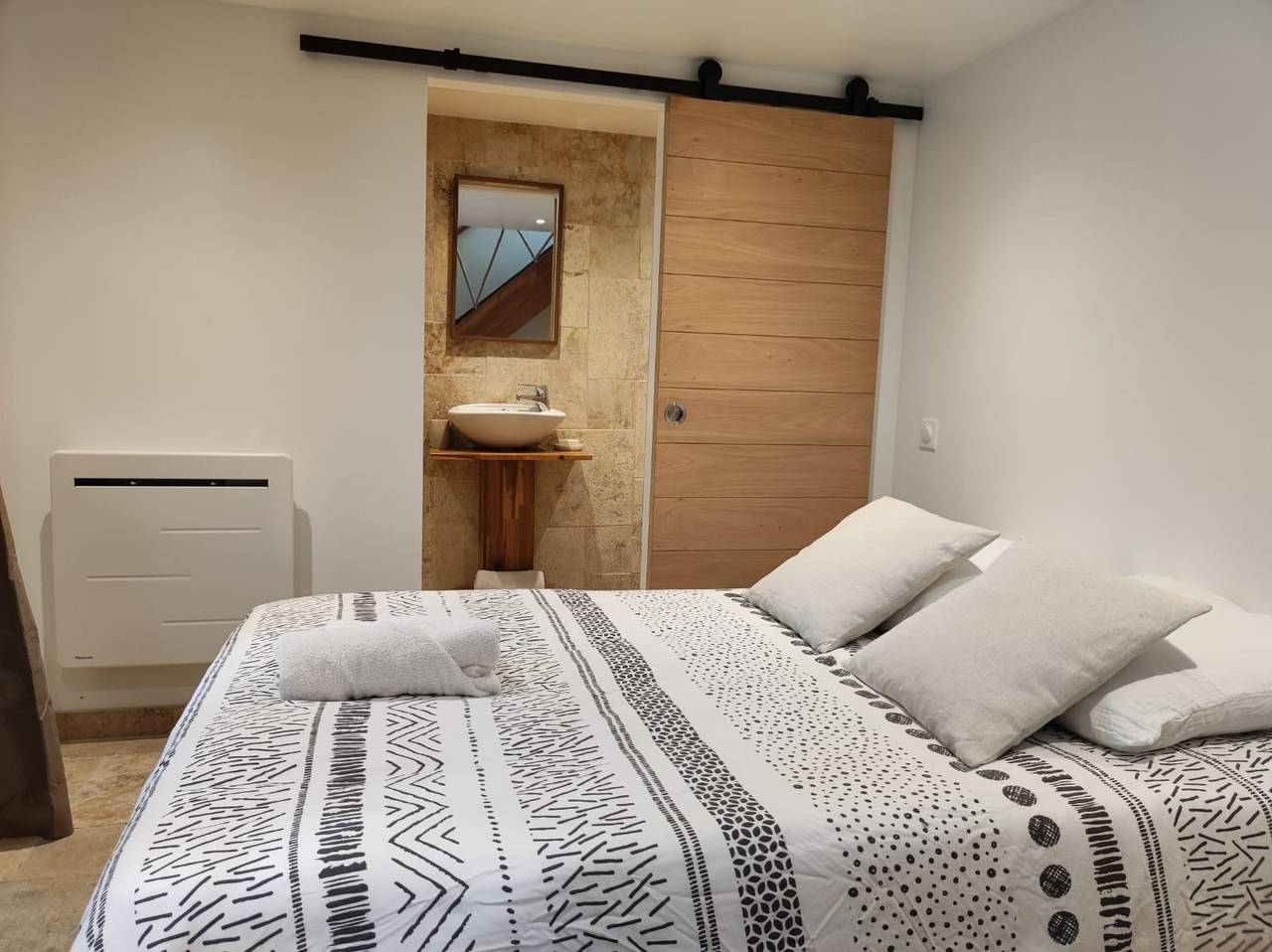 Bed and Breakfast 'Jolie' met uitzicht op de bergen, privéterras en Wi-Fi in Sainte-Engrâce, Oloron-Sainte-Marie en omgeving