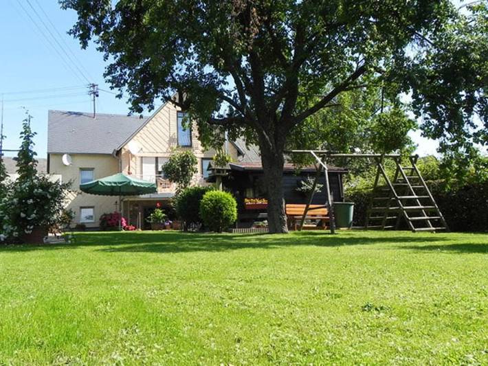 Ferienhaus für 4 Personen, mit Terrasse und Garten in Monzelfeld - 2