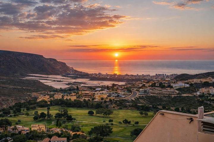 Apartamento de vacaciones para 6 personas, con terraza además de piscina y vistas - 1