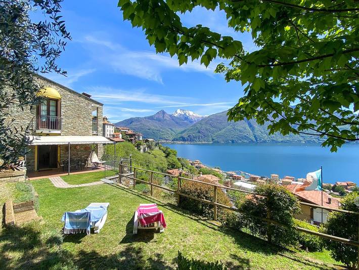 Ferienwohnung für 3 Personen, mit Balkon und Terrasse sowie Garten und Seeblick in Santa Maria (Como), Comune di San Siro