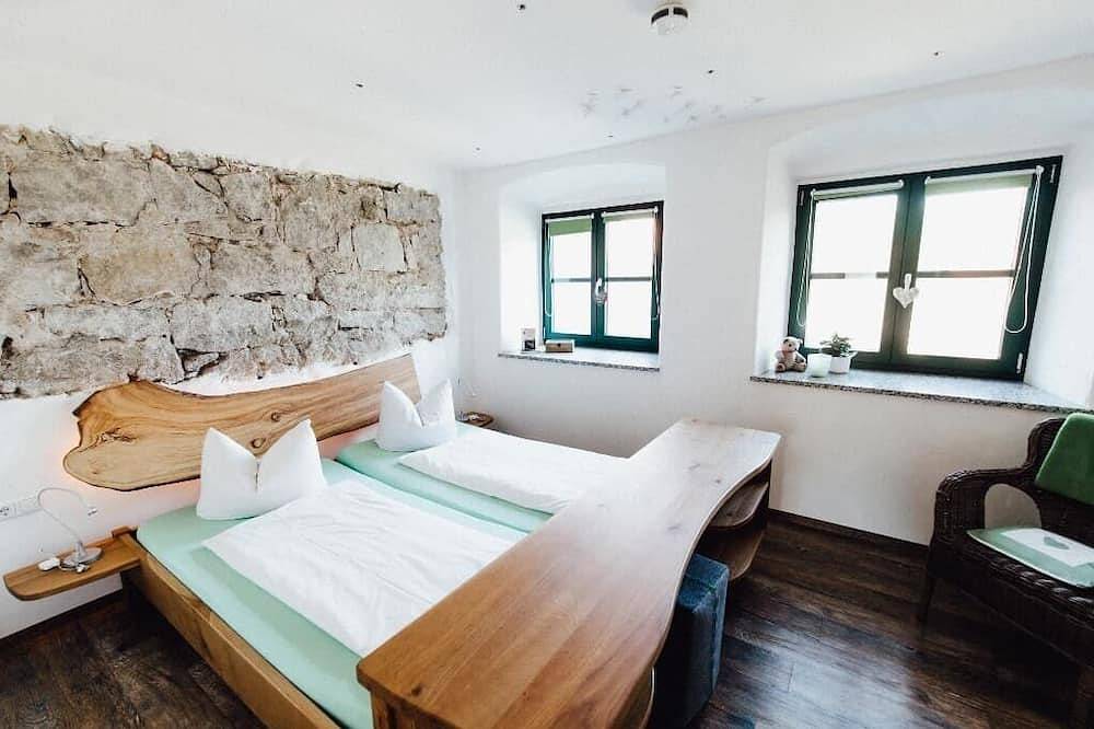 Ganze Wohnung, Ferienwohnung \"Kräutergarten\" im Erdgeschoss mit Balkon in Schwarzach b.Nabburg, Naturpark Oberpfälzer Wald