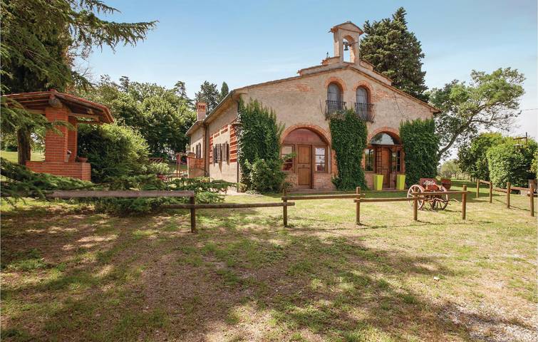 Agriturismo per 10 persone, con giardino in Crespina Lorenzana