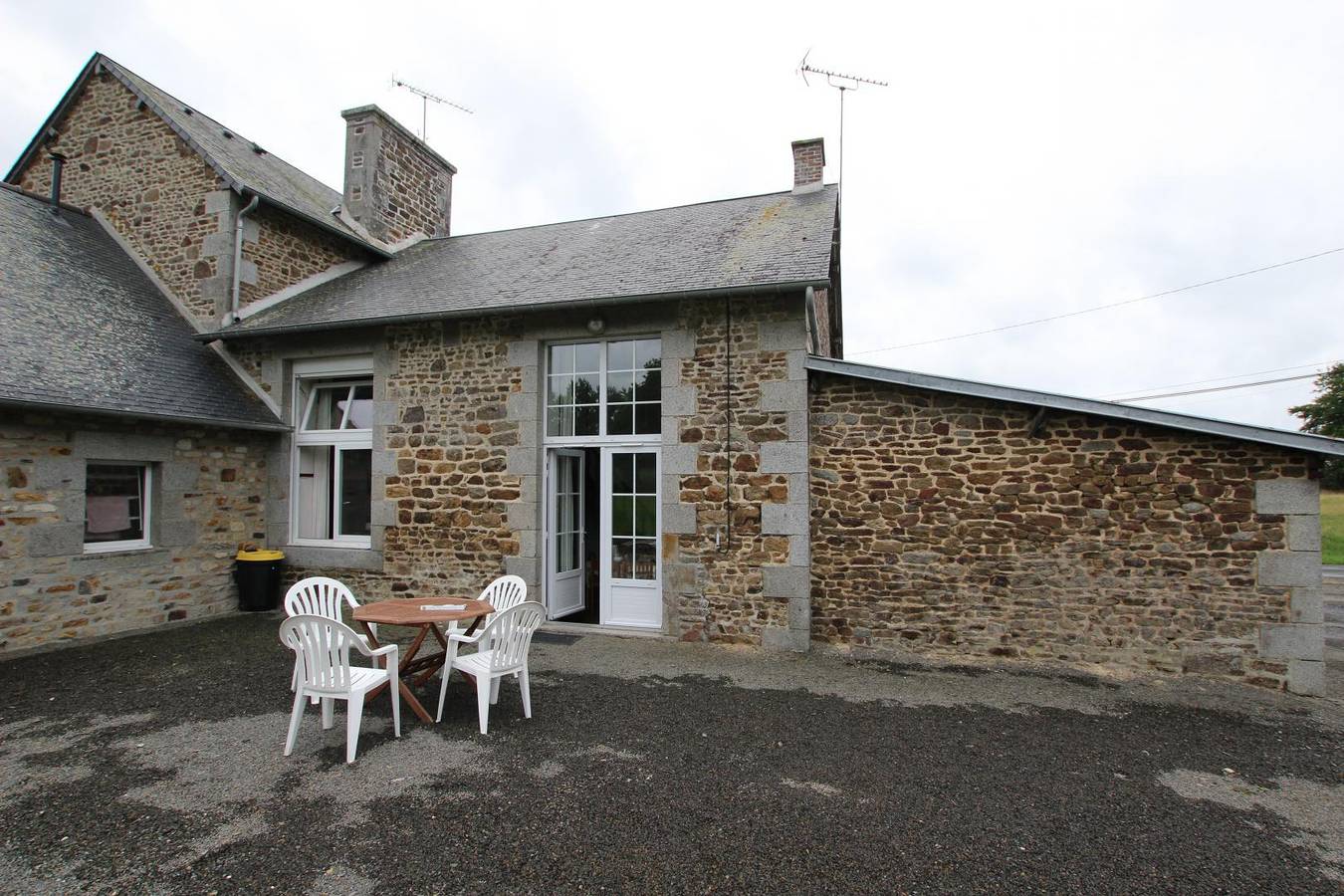 Gîte de charme avec TV et jardin in Argouges, Région d'Avranches