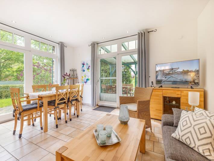 Ferienhaus für 12 Personen, mit Seeblick und Garten sowie Ausblick, mit Haustier in Garz/Rügen