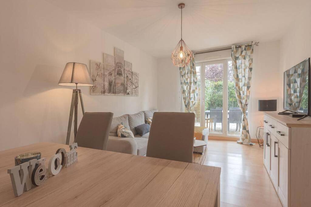 Appartement entier, Three-Bedroom Apartment in Bussy-Saint-Georges, Seine-et-Marne