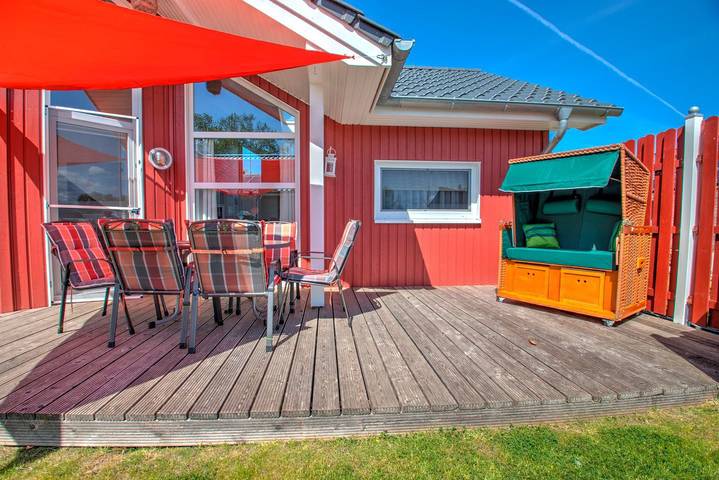 Ostseenahes Ferienhaus Marielund mit eingezäuntem Garten und Spielturm im Holm-Kalifornien in Holm, Schönberg