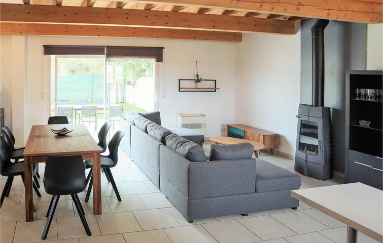 Location de vacances pour 8 personnes, avec terrasse ainsi que jardin et piscine à Nîmes - 3