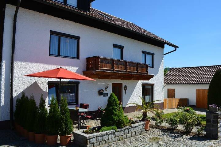 Ferienwohnung für 6 Personen, mit Balkon und Balkon/Terrasse sowie Terrasse und Garten in Thurmansbang