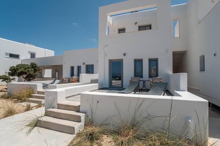 Vacation rental for 4 people, with yard and balcony in Naxos