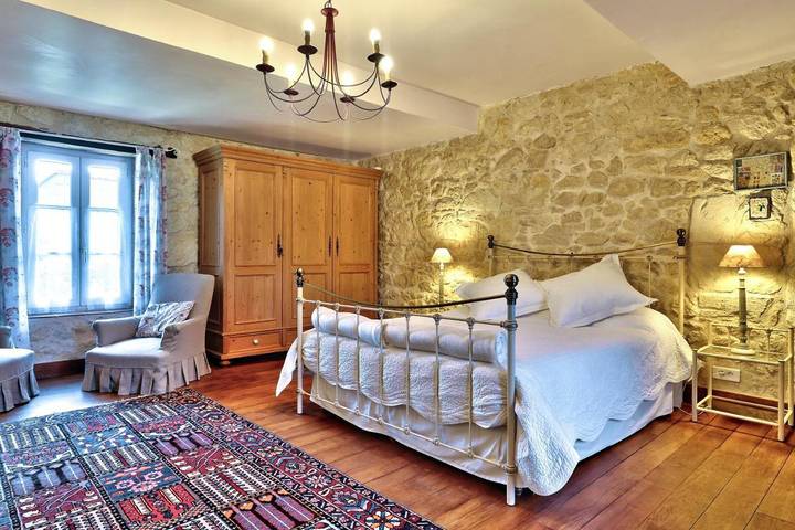 Location de vacances pour 2 personnes, avec vue ainsi que terrasse et jardin à Saint-Michel-de-Fronsac