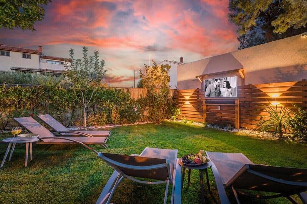 Villa Andrija in Fažana for 9 people with sea view, kids playground & heated pool - only 400 m from the beach in Fažana (Kroatische Adria), Fazana