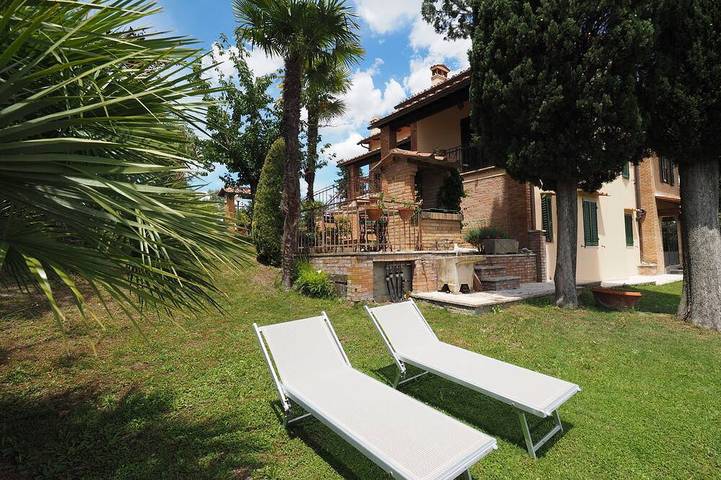 Appartamento intero, Casa Pozzo, immersa nel verde a pochi km da San  Gimignano  ideale per coppie in San Gimignano, Siena e dintorni