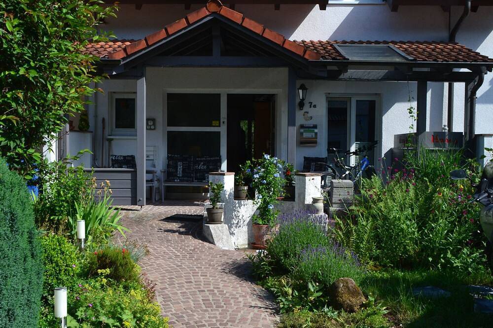 Ganze Wohnung, Haus Woogart 105 m² - Sommer- und Winterhaus in mediterranem Flair in Dahn, Pfalz