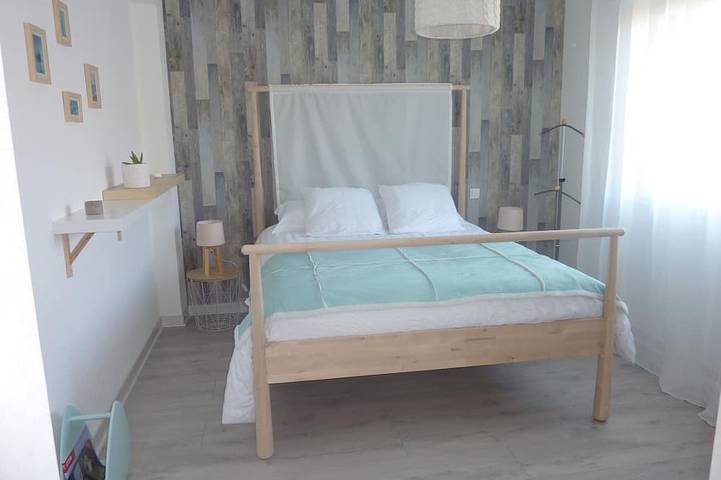 Quai 20 : House with swimming pool sleeps 10 by the sea in Ploemeur, Côte des Mégalithes