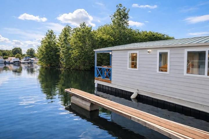 Bateau pour 6 personnes, avec jacuzzi ainsi que balcon et bassin pour enfant, adapté aux familles dans Côte-d'Or - 4