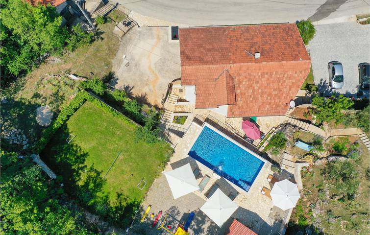 Charmante 200 m² große Wohnung mit Pool und Terrasse, 1,5 km vom Fluss entfernt in Imotski, Makarska Riviera