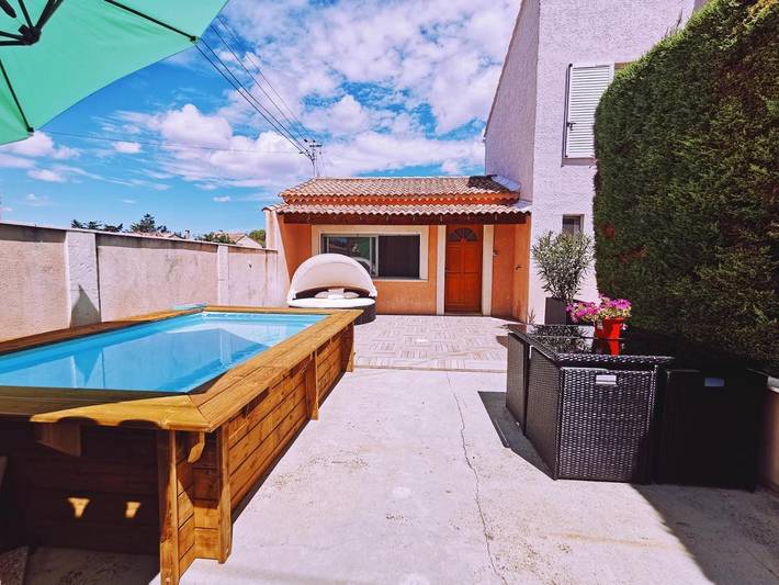 Gîte pour 2 personnes, avec terrasse et piscine à Velleron