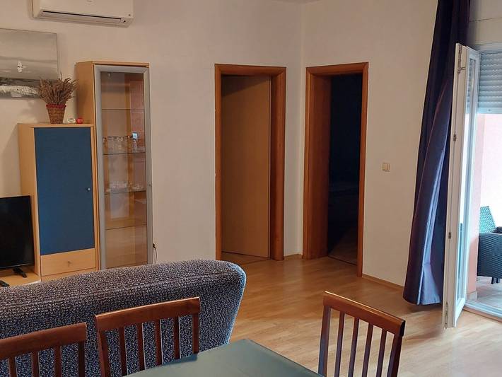 Ferienwohnung für 4 Personen, mit Balkon und Terrasse sowie Garten in Sukosan