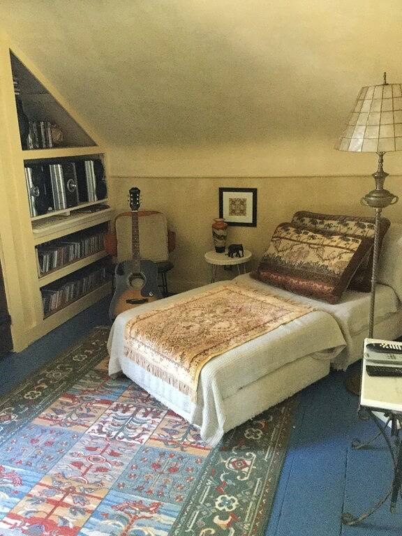 Fesselnde Artisan erbaute Haus mit spektakulärem Blick auf das Wasser in Litchfield County