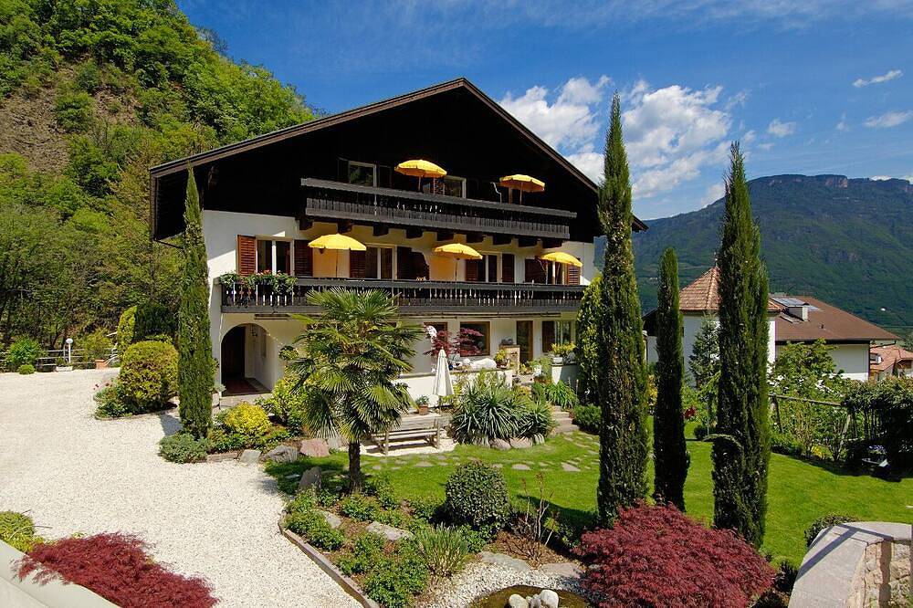 Ganze Wohnung, Charmantes gemütliches Apartment mit Berg & Waldblick,nur 15min. von Meran&Bozen in Schernag, Tisens
