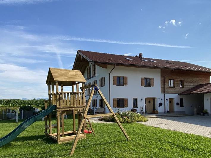 Ferienhaus für 6 Personen, mit Balkon/Terrasse und Terrasse sowie Garten in Schechen