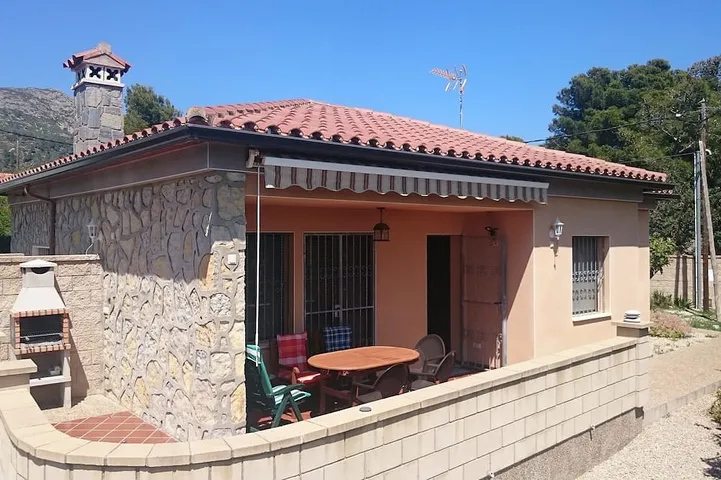 Villa for 6 people, with terrace and garden as well as pool - 1