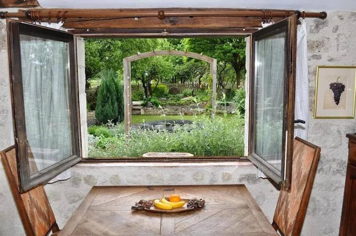 Location de vacances pour 4 personnes, avec jardin ainsi que terrasse et piscine à Bréhémont - 4