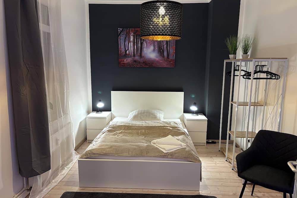 Ganze Wohnung, Modern eingerichtete 3 Zimmer Wohnung Blick auf den Park Balkon und Aufzug in Wittenberge, Prignitz