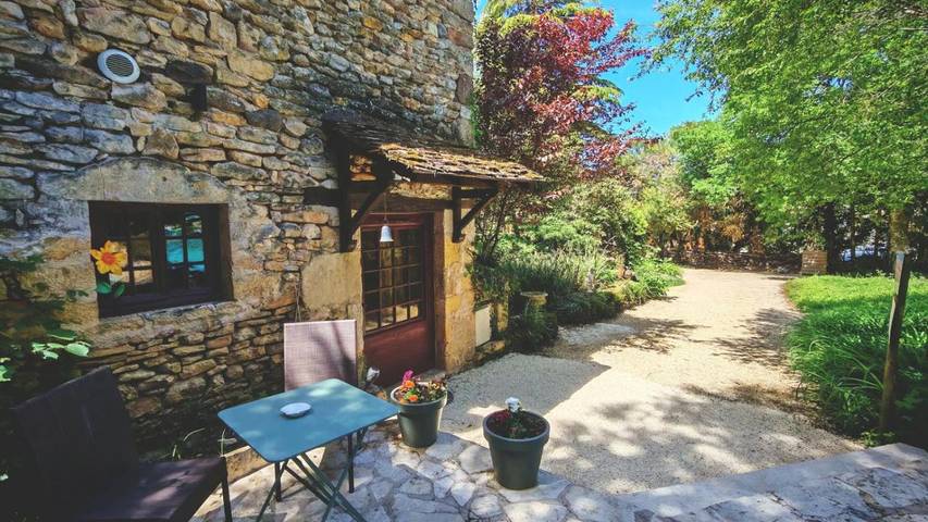 Gîte pour 2 personnes, avec vue et jardin ainsi que terrasse et piscine à Urval - 2