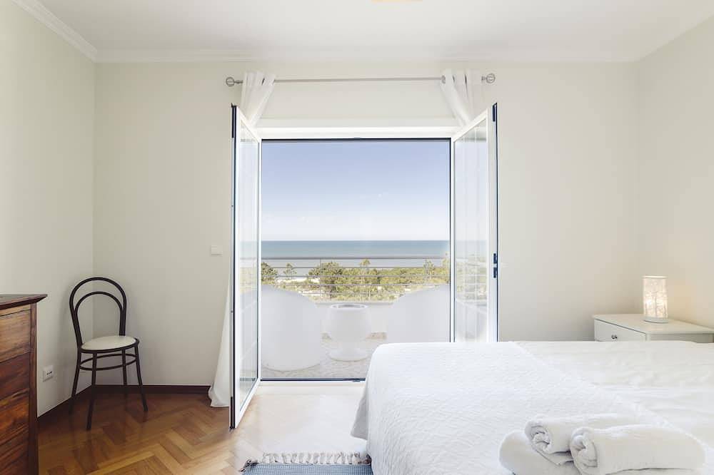 Villa with Private Pool & Sea View in Nazaré, Leiria District