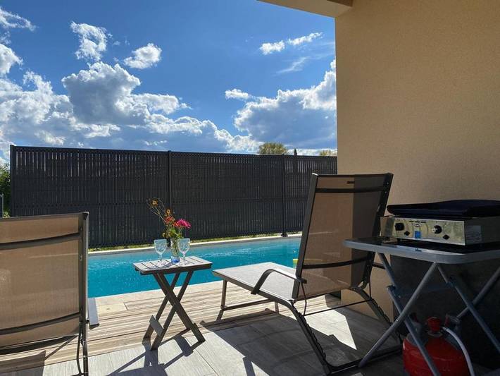 Gîte pour 6 personnes, avec terrasse ainsi que piscine et jardin, animaux acceptés à Saint-Ambroix