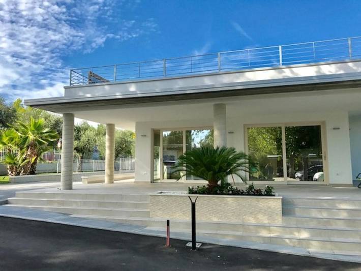 Camping per 4 persone, con Balcone e Terrazza nonché Giardino e Piscina per bambini a Moniga del Garda