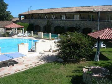 Hôtel pour 2 personnes, avec terrasse ainsi que jardin et piscine, animaux acceptés à Tornac