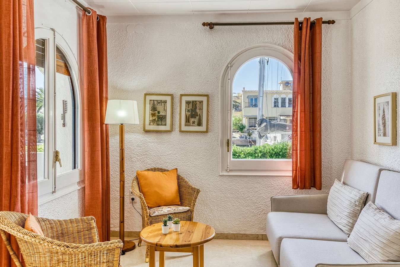 Maison de vacances 'Art-apartamentos Revilla Tacke H' avec terrasse privée, jardin partagé et Wi-Fi. in Empuriabrava, Haut-Ampurdan