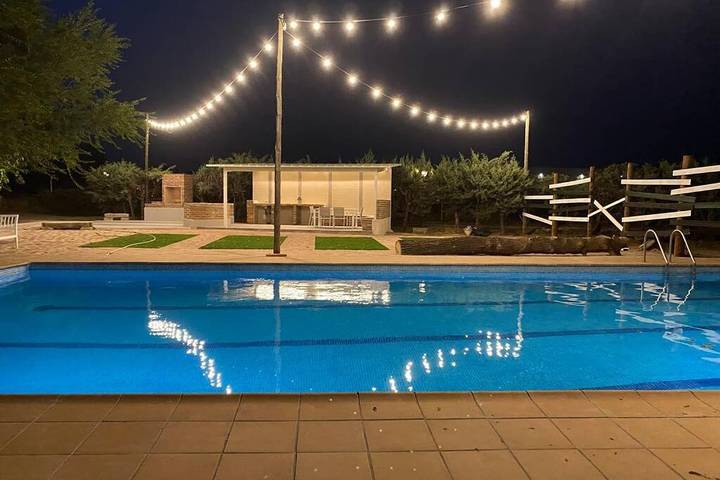 Casa rural para 10 personas, con vistas además de jardín y piscina, Se admiten mascotas en Montes de Toledo