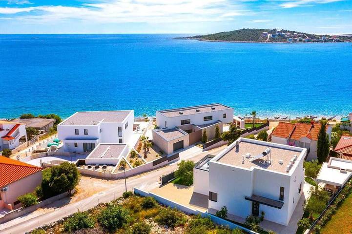 Villa für 8 Personen, mit Balkon und Garten in Marina