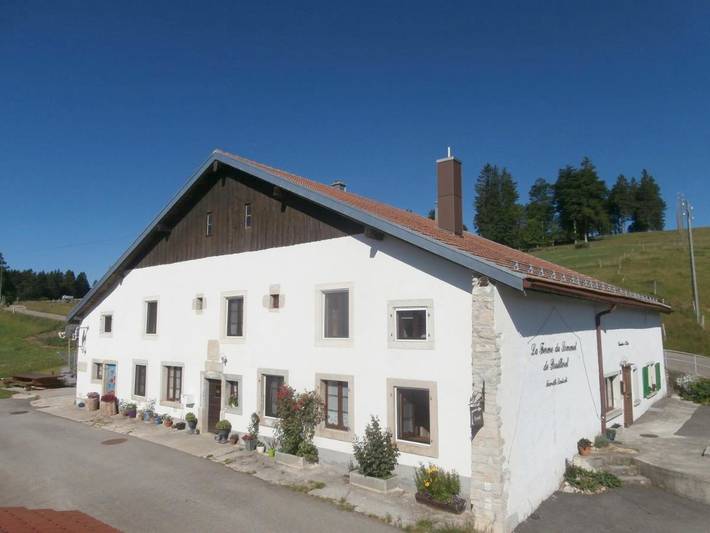 Chambre d’hôte pour 2 personnes, avec Terrasse et Jacuzzi ainsi que Jardin et Vue à Charquemont