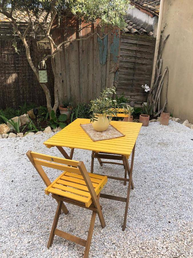 Location de vacances pour 2 personnes, avec Terrasse ainsi que Jardin et Vue à Caumont-sur-Durance