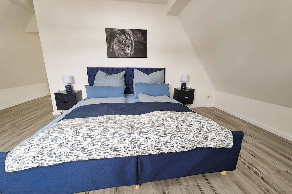 Ganze Wohnung, Nordlandgiebel - lichtdurchflutete Dachgeschosswohnung mit viel Platz in Rosengarten, Landkreis Harburg