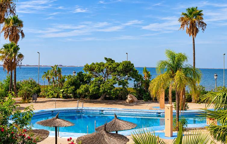 Apartamento de vacaciones para 6 personas, con jardín además de terraza y piscina - 1